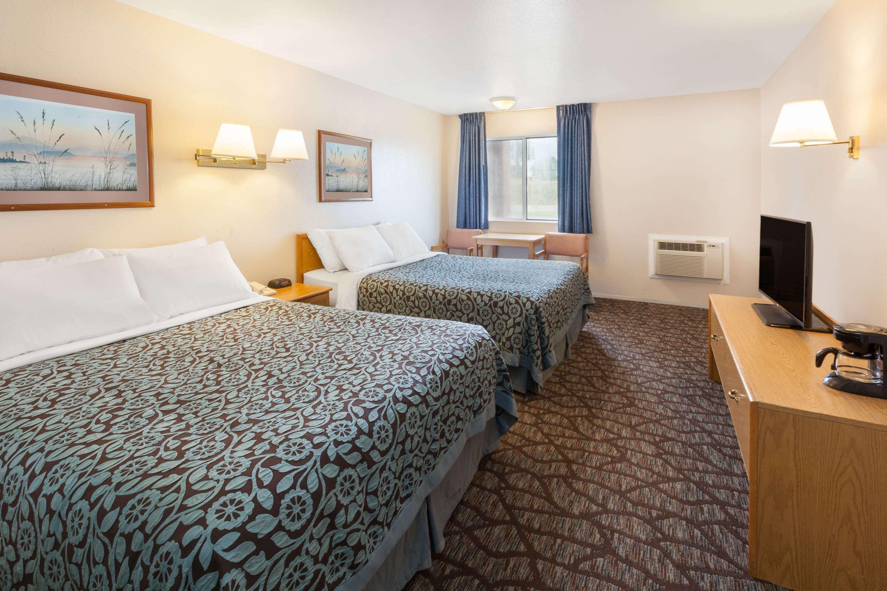 Baymont By Wyndham Manistee Hotel Exterior photo