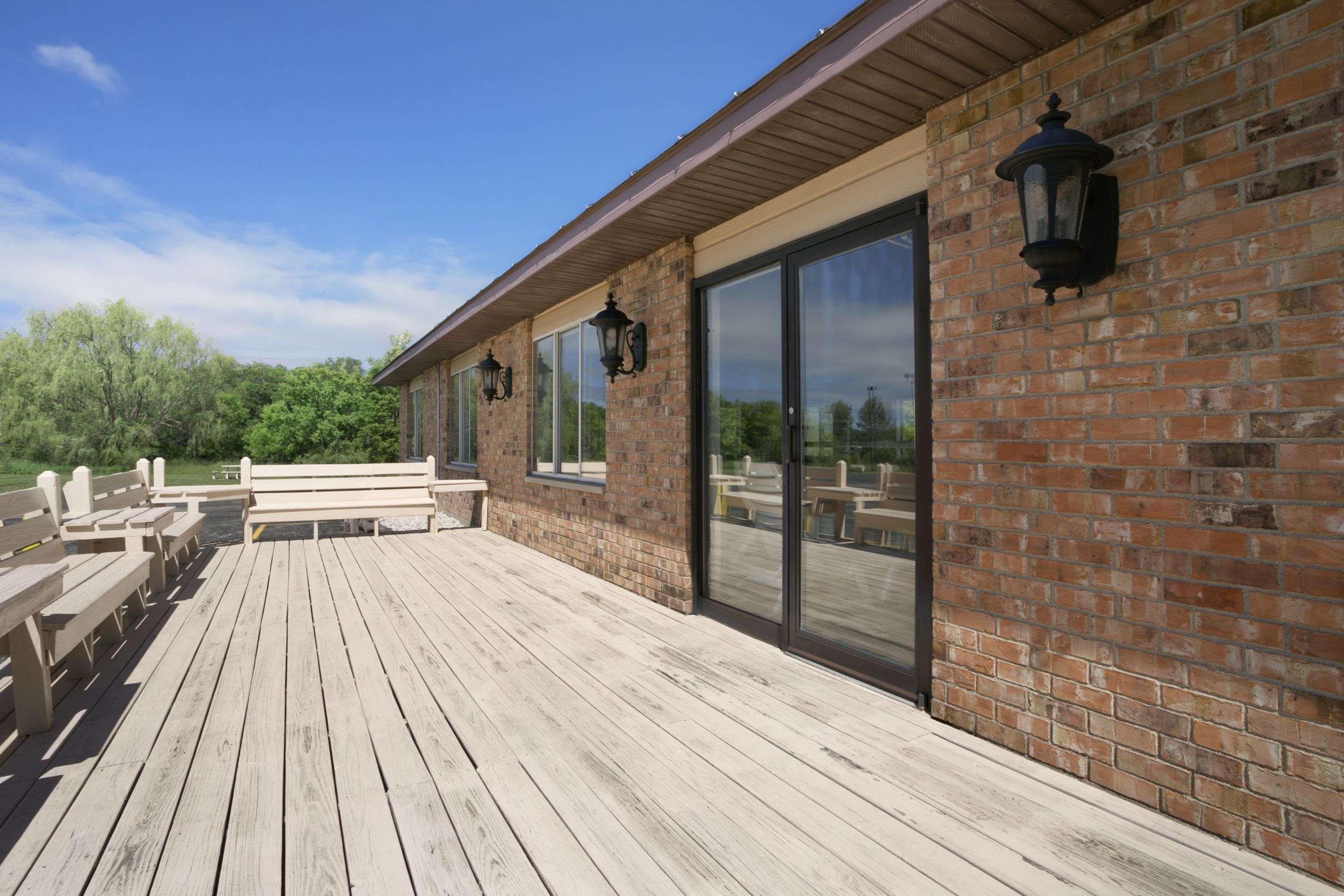 Baymont By Wyndham Manistee Hotel Exterior photo