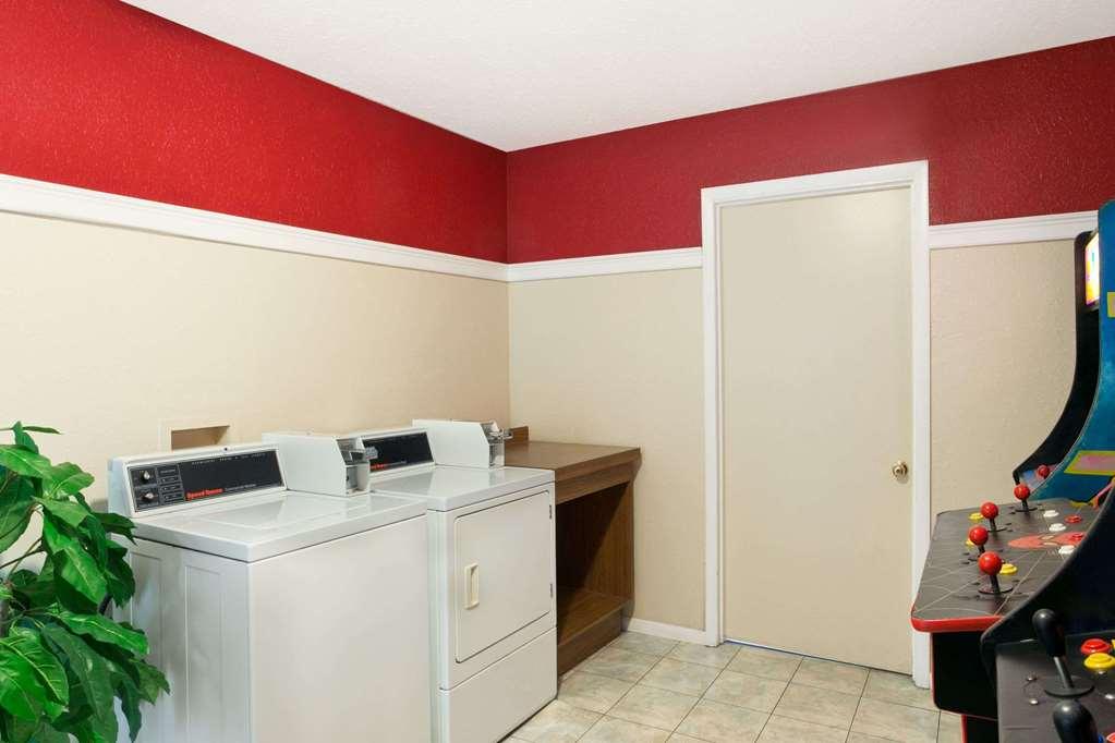 Baymont By Wyndham Manistee Hotel Facilities photo
