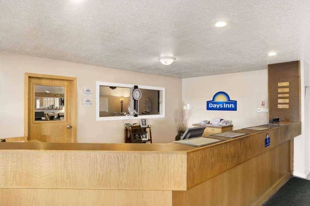 Baymont By Wyndham Manistee Hotel Interior photo